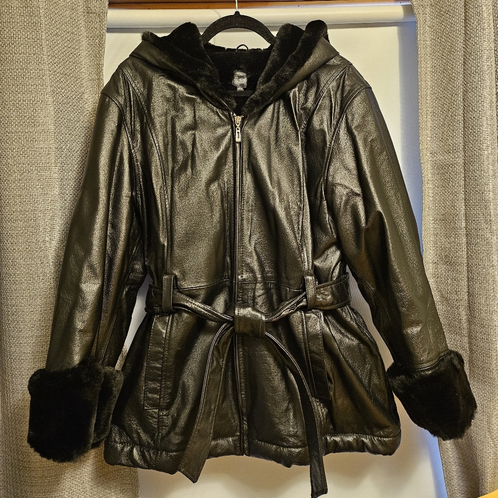 Women's Black Leather Jacket with Fur Trim - Picture 1 of 6